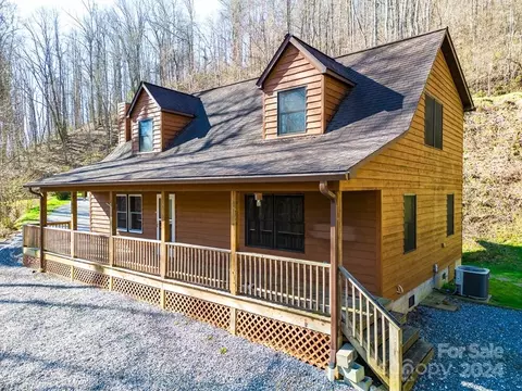Exterior - 346 Wyoming Dr, Sylva, NC 28779 photo 3 of 5