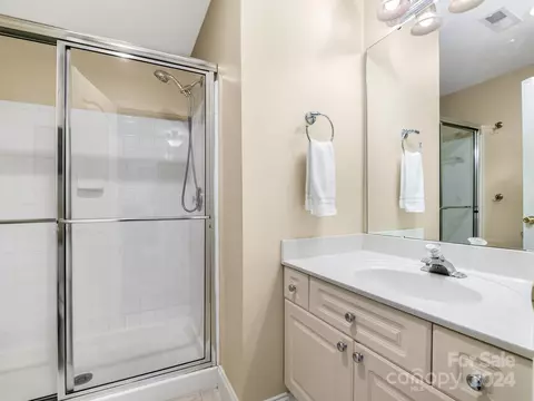 Bath - 18543 Harborside Dr, Cornelius, NC 28031 photo 1 of 2