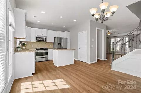 Kitchen - 926 Lyndley Dr, Fort Mill, SC 29708 photo 2 of 6