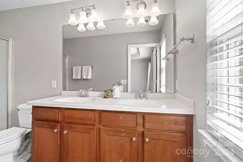 Bath - 926 Lyndley Dr, Fort Mill, SC 29708 photo 4 of 6