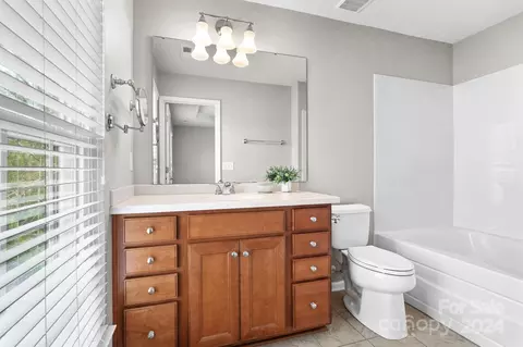 Bath - 926 Lyndley Dr, Fort Mill, SC 29708 photo 2 of 6