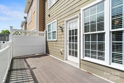 Exterior - 926 Lyndley Dr, Fort Mill, SC 29708 photo 5 of 7