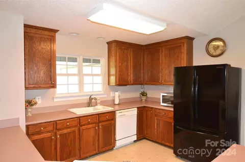 Kitchen - 5713 Griffith Rd, Monroe, NC 28112 photo 4 of 6