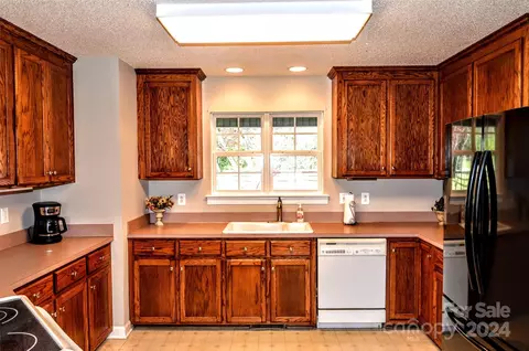 Kitchen - 5713 Griffith Rd, Monroe, NC 28112 photo 5 of 6