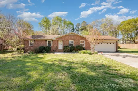 235 Valhalla Dr, Harrisburg, NC 28075