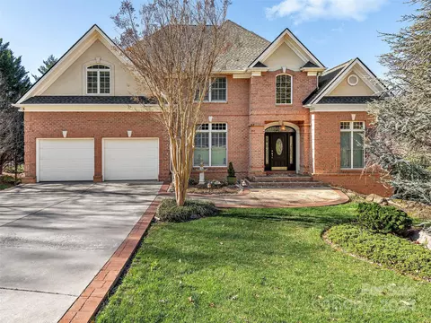 60 Hillcrest Dr, Weaverville, NC 28787