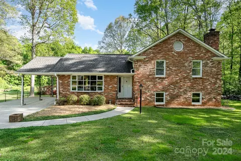 1148 Cedarwood Ln, Charlotte, NC 28212
