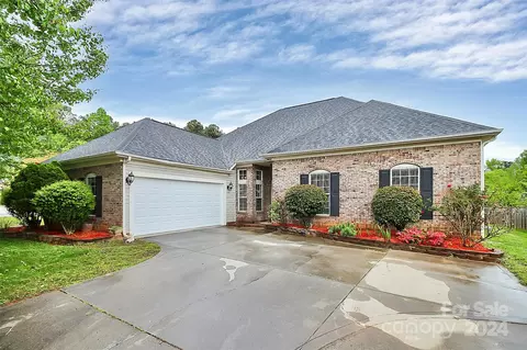 2838 Oakglade Ct, Matthews, NC 28105