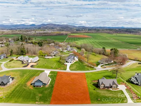 125 Majestic Ridge Rd, Mills River, NC 28759