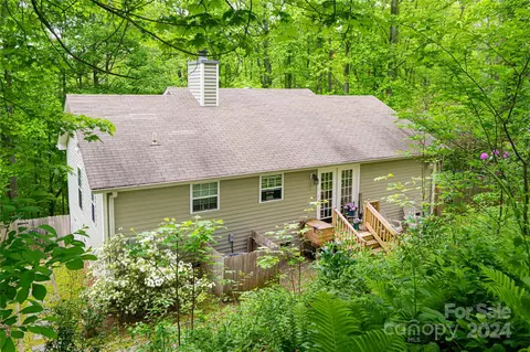 54 Crest Circle Dr, Weaverville, NC 28787