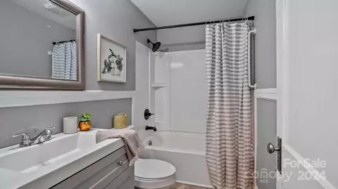 Bath - 604 Broad St, Kannapolis, NC 28081 photo 1 of 2