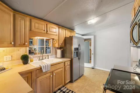 Kitchen - 858 Hyder Mountain Rd, Clyde, NC 28721 photo 1 of 3