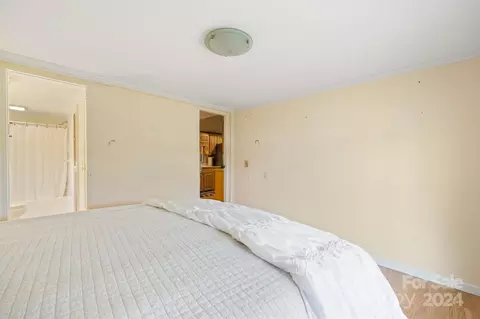 Bedroom - 858 Hyder Mountain Rd, Clyde, NC 28721 photo 3 of 4