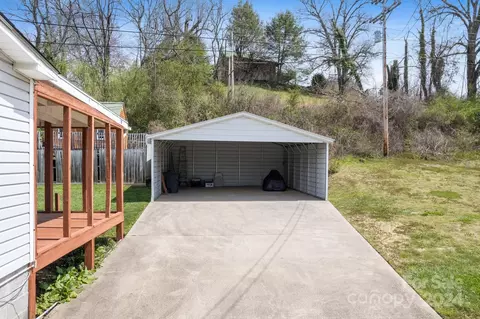 Exterior - 858 Hyder Mountain Rd, Clyde, NC 28721 photo 3 of 8