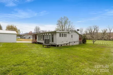 Exterior - 858 Hyder Mountain Rd, Clyde, NC 28721 photo 4 of 8