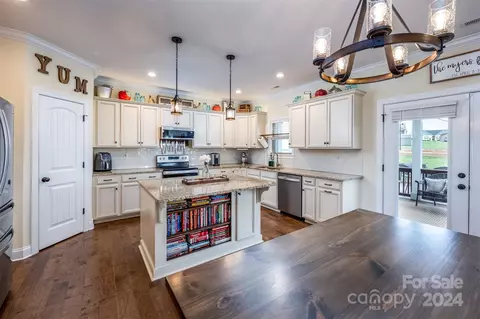 185 Staffordshire Dr, Statesville, NC 28625