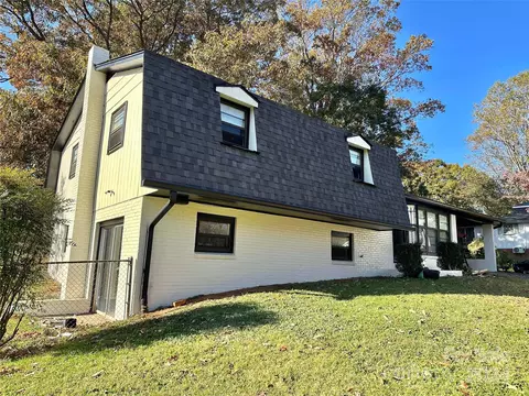 2571 Cedar Valley Dr, Conover, NC 28613 photo 2