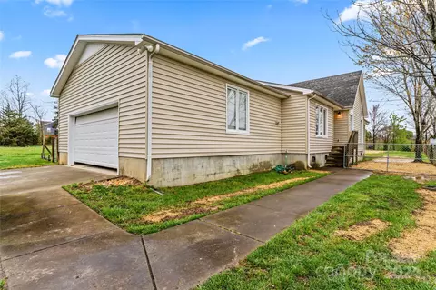 3546 Johnston Oehler Rd, Charlotte, NC 28269
