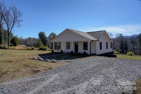 Exterior - 979 Howard Gap Rd, Tryon, NC 28782 photo 2 of 9