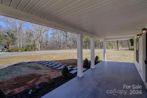 Exterior - 979 Howard Gap Rd, Tryon, NC 28782 photo 4 of 9