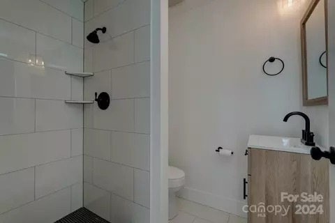 Bath - 979 Howard Gap Rd, Tryon, NC 28782 photo 1 of 3