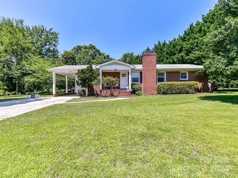 6400 Vernedale Rd, Charlotte, NC 28212