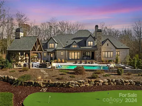 704 Medallion Dr, Waxhaw, NC 28173