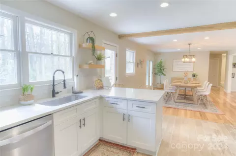 146 E Laurel Ln, Etowah, NC 28729