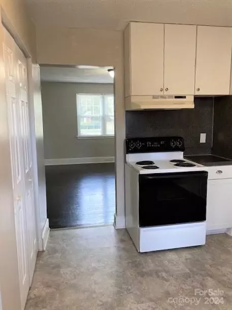 Kitchen - 520 3rd St, Cheraw, SC 29520 photo 2 of 5