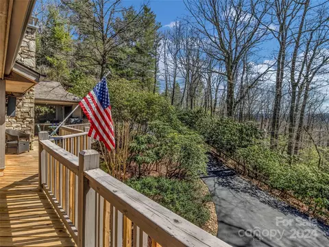 69 Mimosa Way, Hendersonville, NC 28739