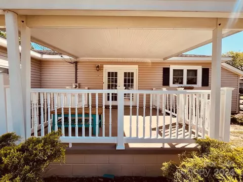 Exterior - 304 Chestnut St, Bethune, SC 29009 photo 6 of 11