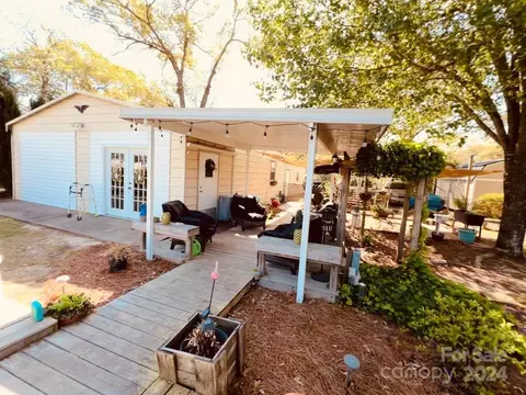 Exterior - 304 Chestnut St, Bethune, SC 29009 photo 8 of 11
