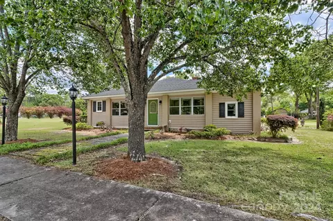 304 Chestnut St, Bethune, SC 29009