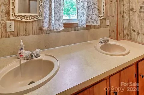 Bath - 304 Chestnut St, Bethune, SC 29009 photo 2 of 5