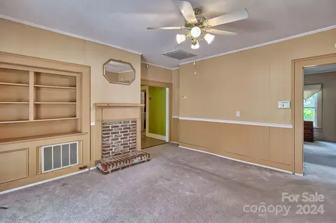 Living - 304 Chestnut St, Bethune, SC 29009 photo 1 of 2
