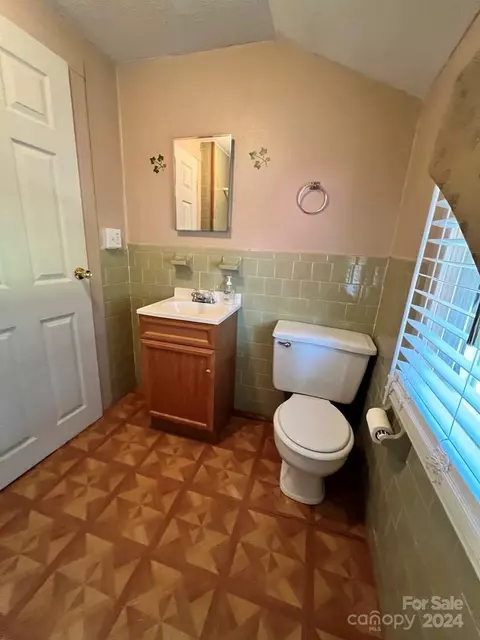 Bath - 304 Chestnut St, Bethune, SC 29009 photo 5 of 5
