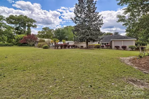 Exterior - 304 Chestnut St, Bethune, SC 29009 photo 5 of 11