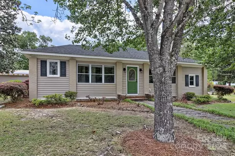 Exterior - 304 Chestnut St, Bethune, SC 29009 photo 3 of 11