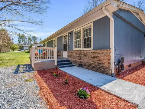 531 Stoney Mountain Rd, Hendersonville, NC 28791
