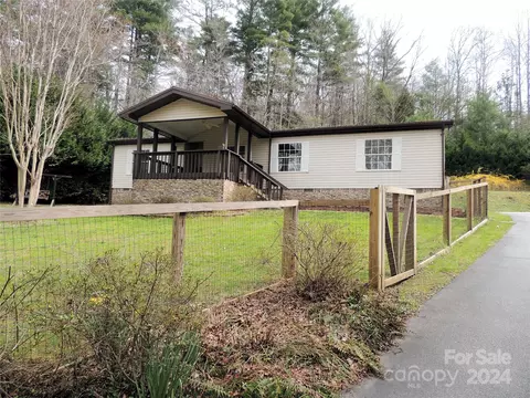 41 Stagecoach Rd, Zirconia, NC 28790