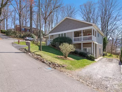 64 Hazelview Dr, Waynesville, NC 28786