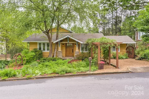 2 Devonshire Pl, Asheville, NC 28803