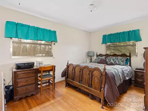 Bedroom - 2599 Thickety Rd, Clyde, NC 28721 photo 2 of 3