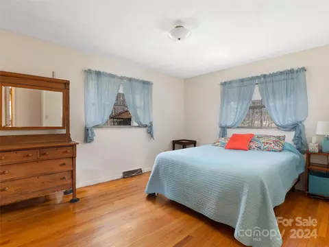 Bedroom - 2599 Thickety Rd, Clyde, NC 28721 photo 3 of 3