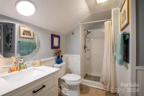 Bath - 240 Henry Rd, Sylva, NC 28779 photo 2 of 2