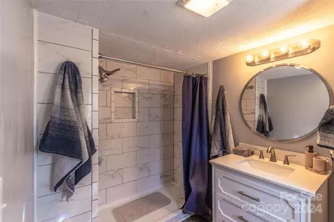 Bath - 240 Henry Rd, Sylva, NC 28779 photo 1 of 2