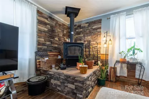 Living - 240 Henry Rd, Sylva, NC 28779 photo 2 of 3
