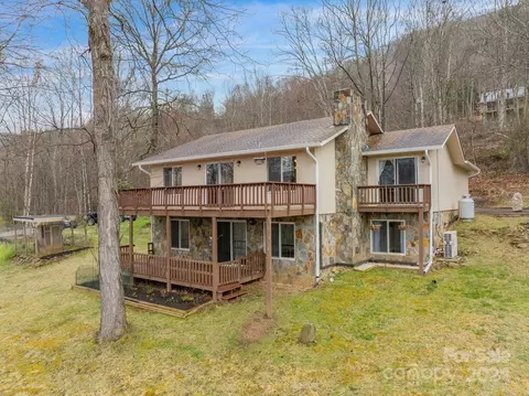 618 Wildwood Dr, Burnsville, NC 28714