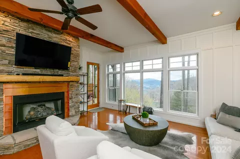 43 Creekside J101 Way #J/101, Burnsville, NC 28714