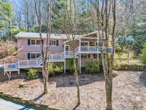 240 Haywood Knolls Dr, Hendersonville, NC 28791